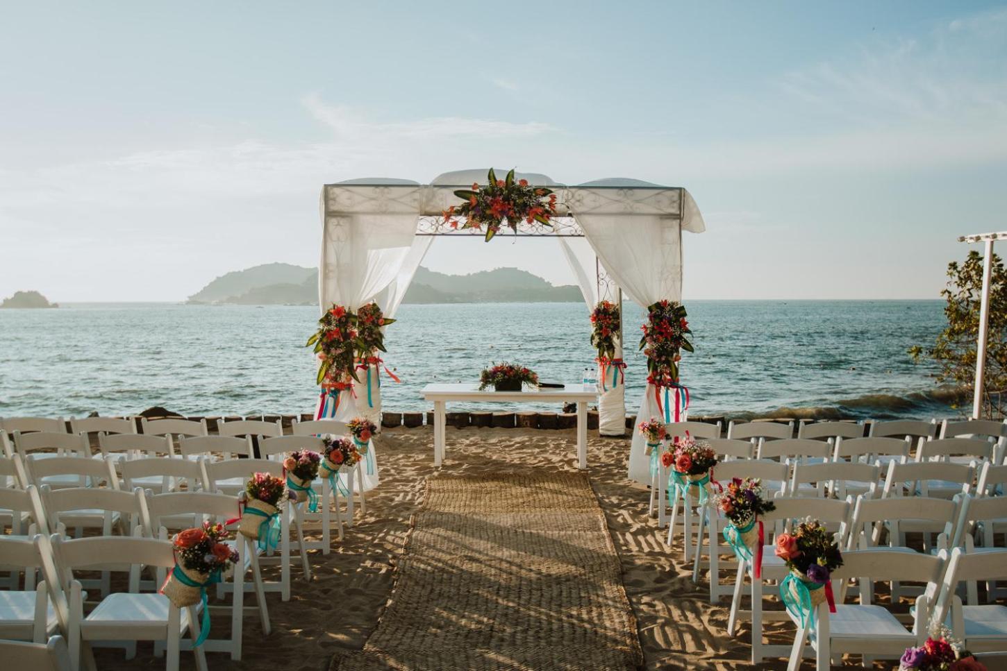 Azul Ixtapa Grand All Inclusive Suites - Spa & Convention Center Екстер'єр фото A beach wedding in Brazil