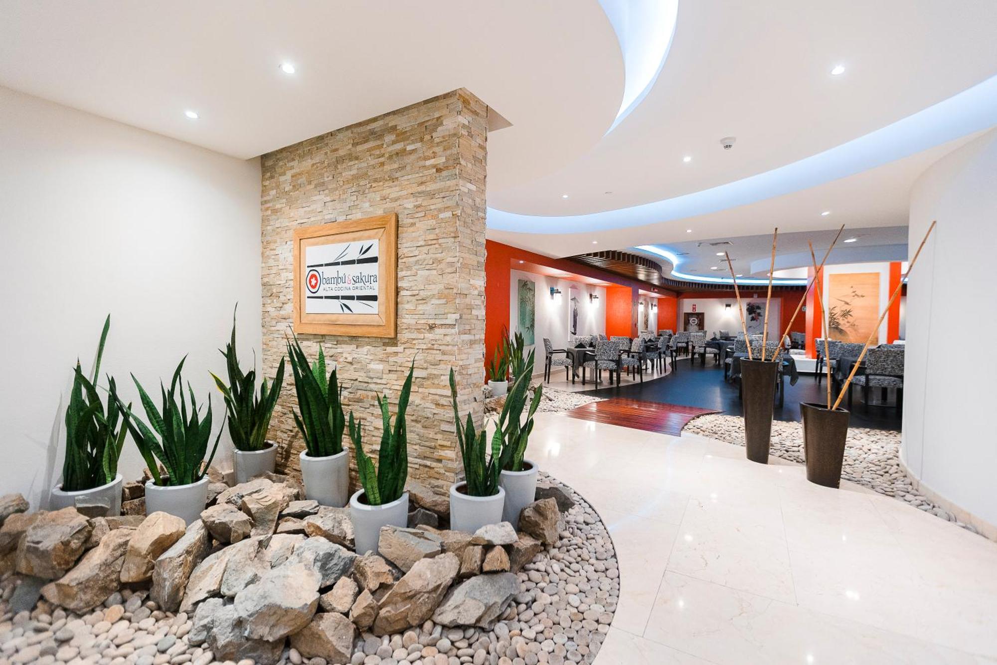 Azul Ixtapa Grand All Inclusive Suites - Spa & Convention Center Екстер'єр фото The interior of the airport